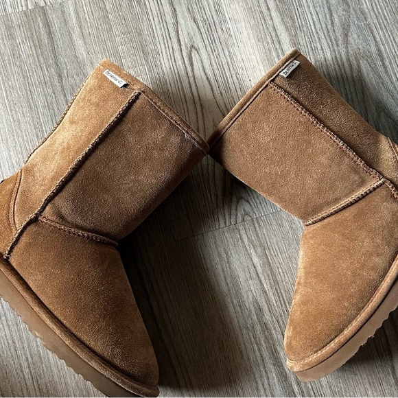 BearPaw, Classic Brown Suede Boots Sz 6/7. - Picture 3 of 8